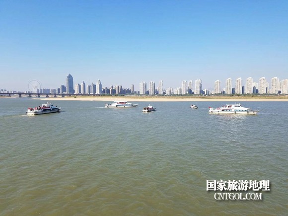 江西開展呵護(hù)一湖清水，嚴(yán)厲打擊非法采砂行動(dòng)（圖）