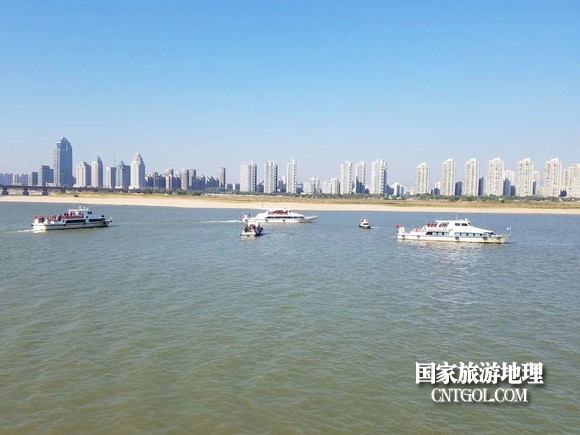 江西開展呵護(hù)一湖清水，嚴(yán)厲打擊非法采砂行動(dòng)（圖）